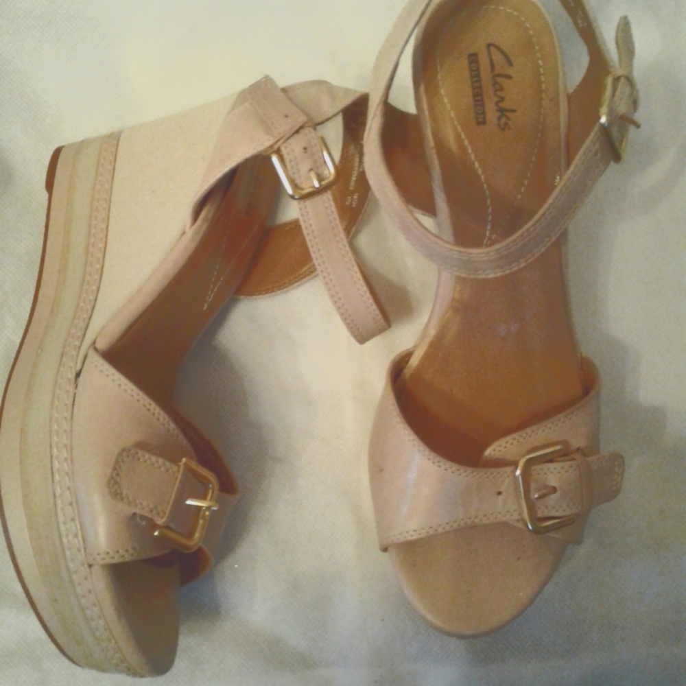 Clark's Women Sandals,9M,Leather Beige,Good Condit